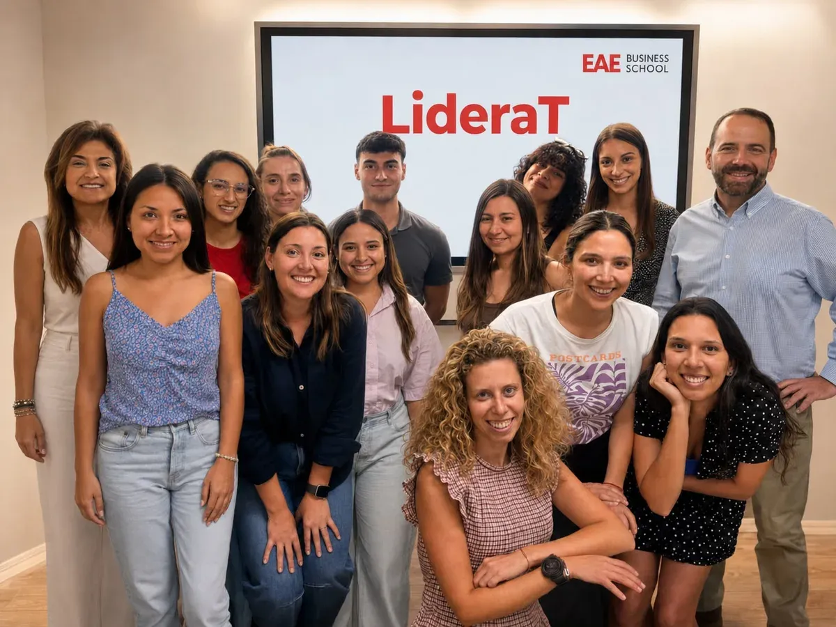 Participantes del workshop LideraT sobre autoliderazgo y diversidad en EAE Business School junto a Fernando Álvarez